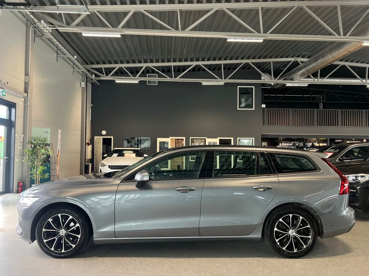 Vehicle image 6