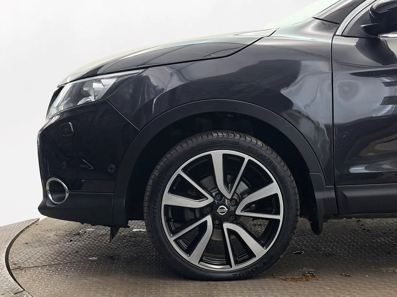 Vehicle image 10