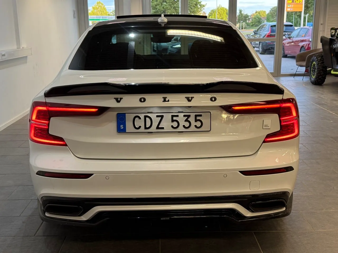 Vehicle image 19