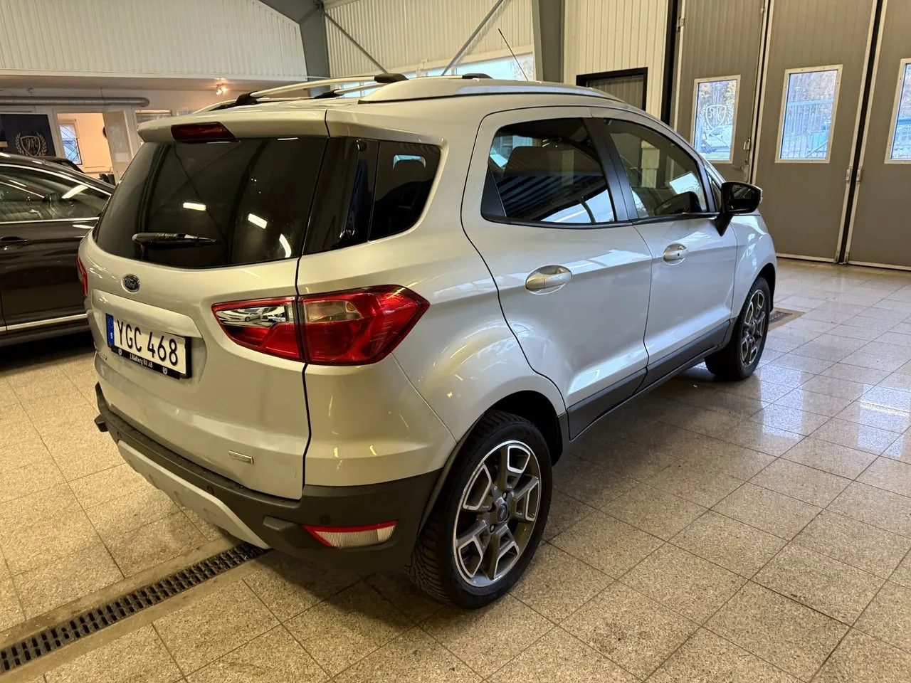 Vehicle image 4