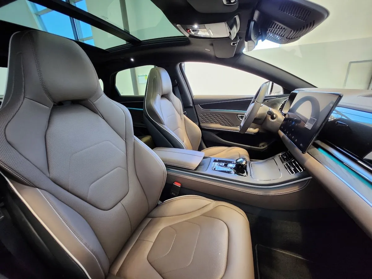 Vehicle image 8