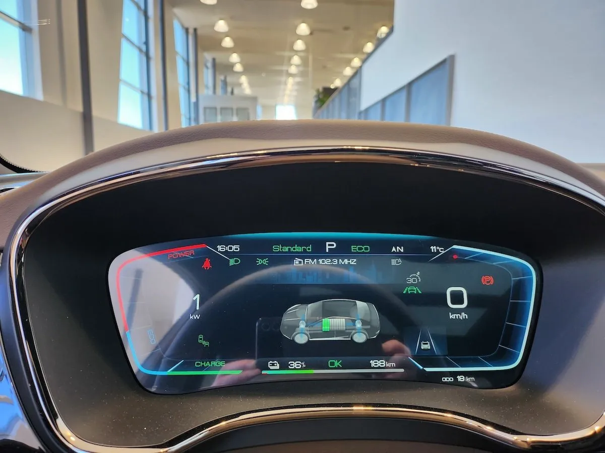 Vehicle image 4