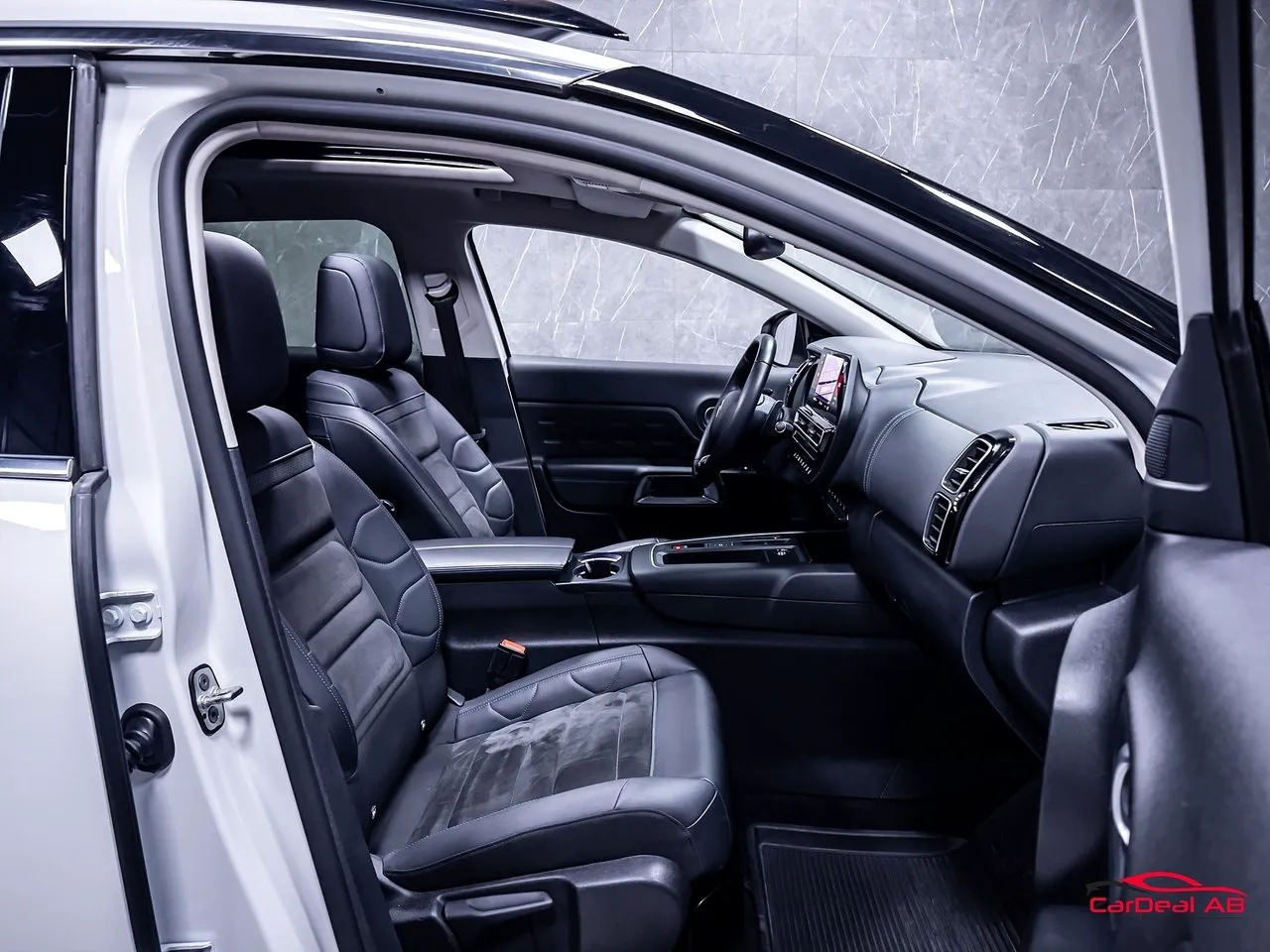 Vehicle image 14