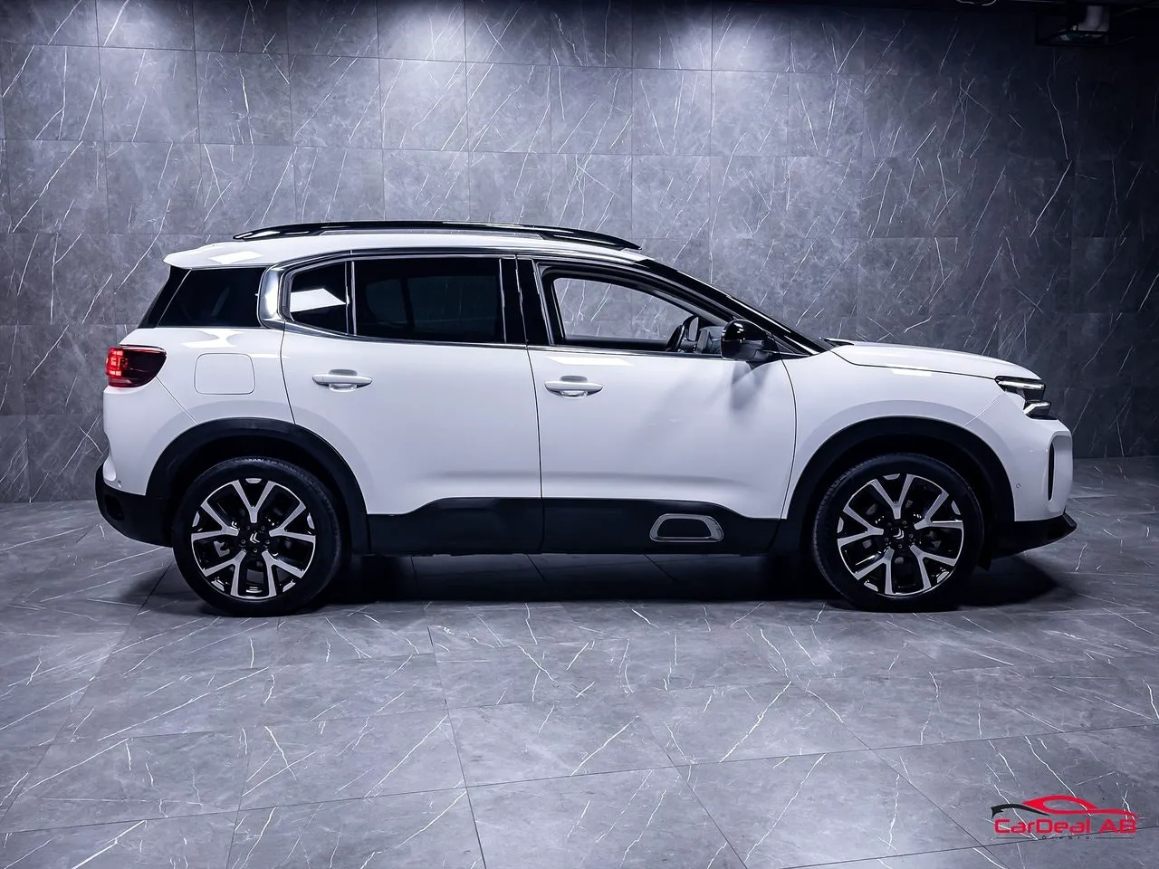 Vehicle image 7