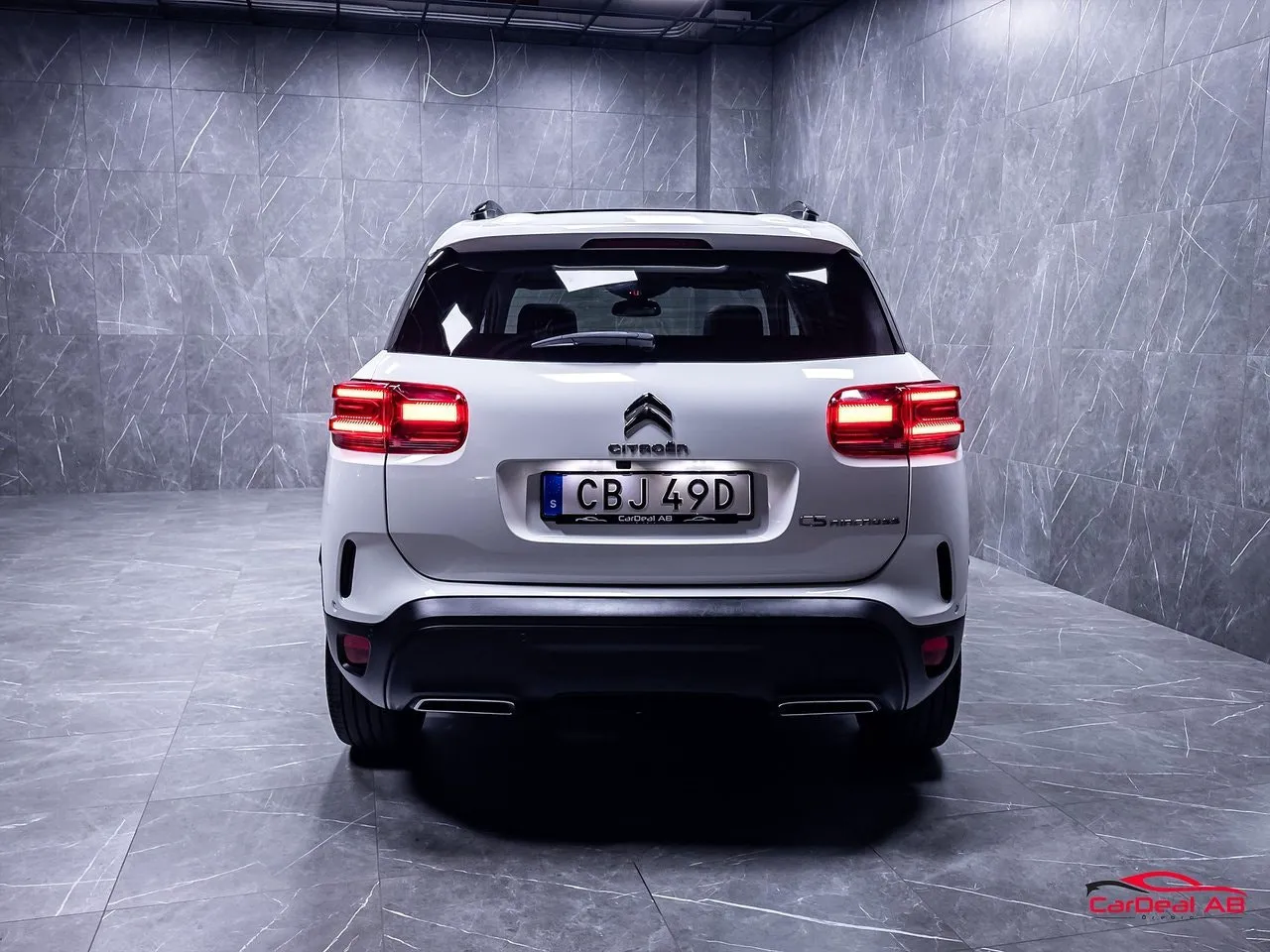 Vehicle image 5