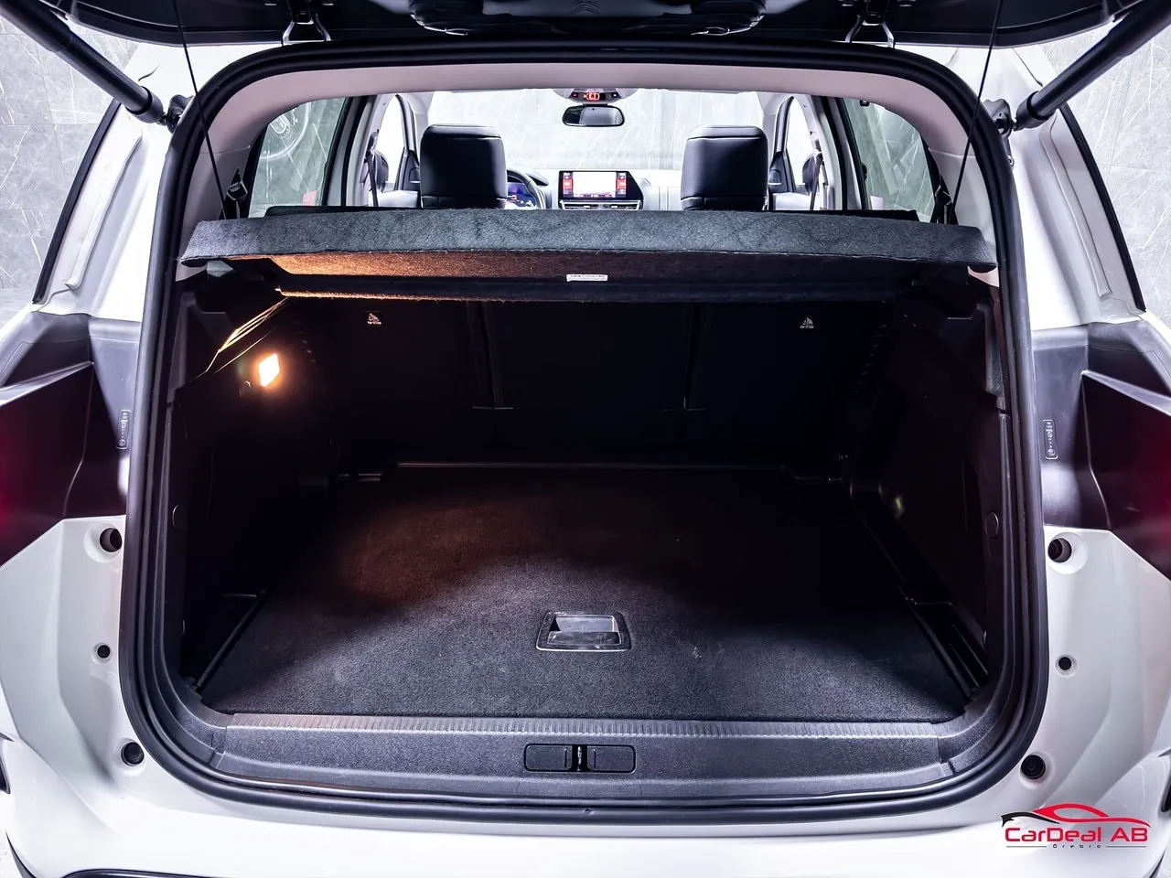 Vehicle image 16