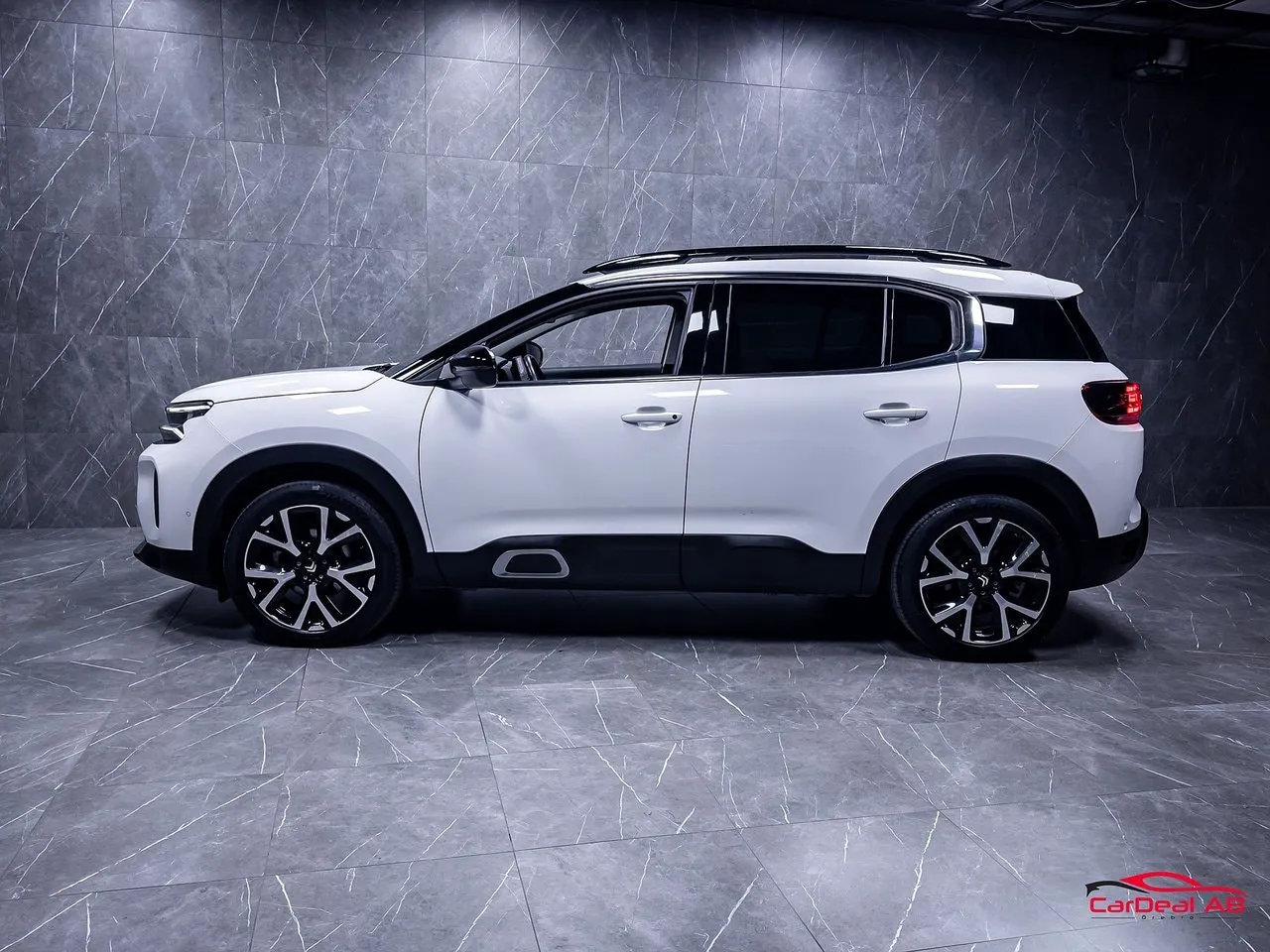 Vehicle image 3