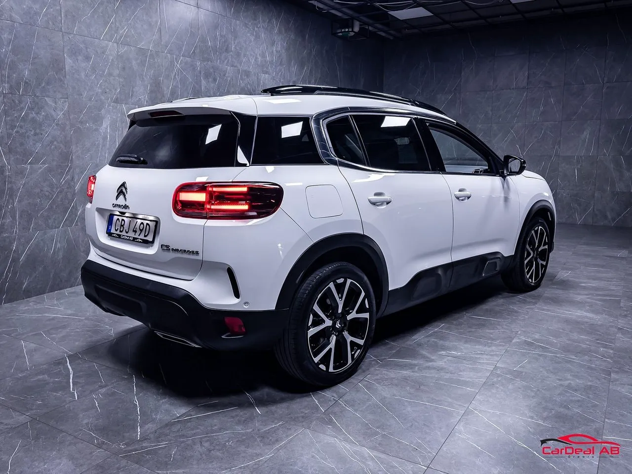 Vehicle image 6