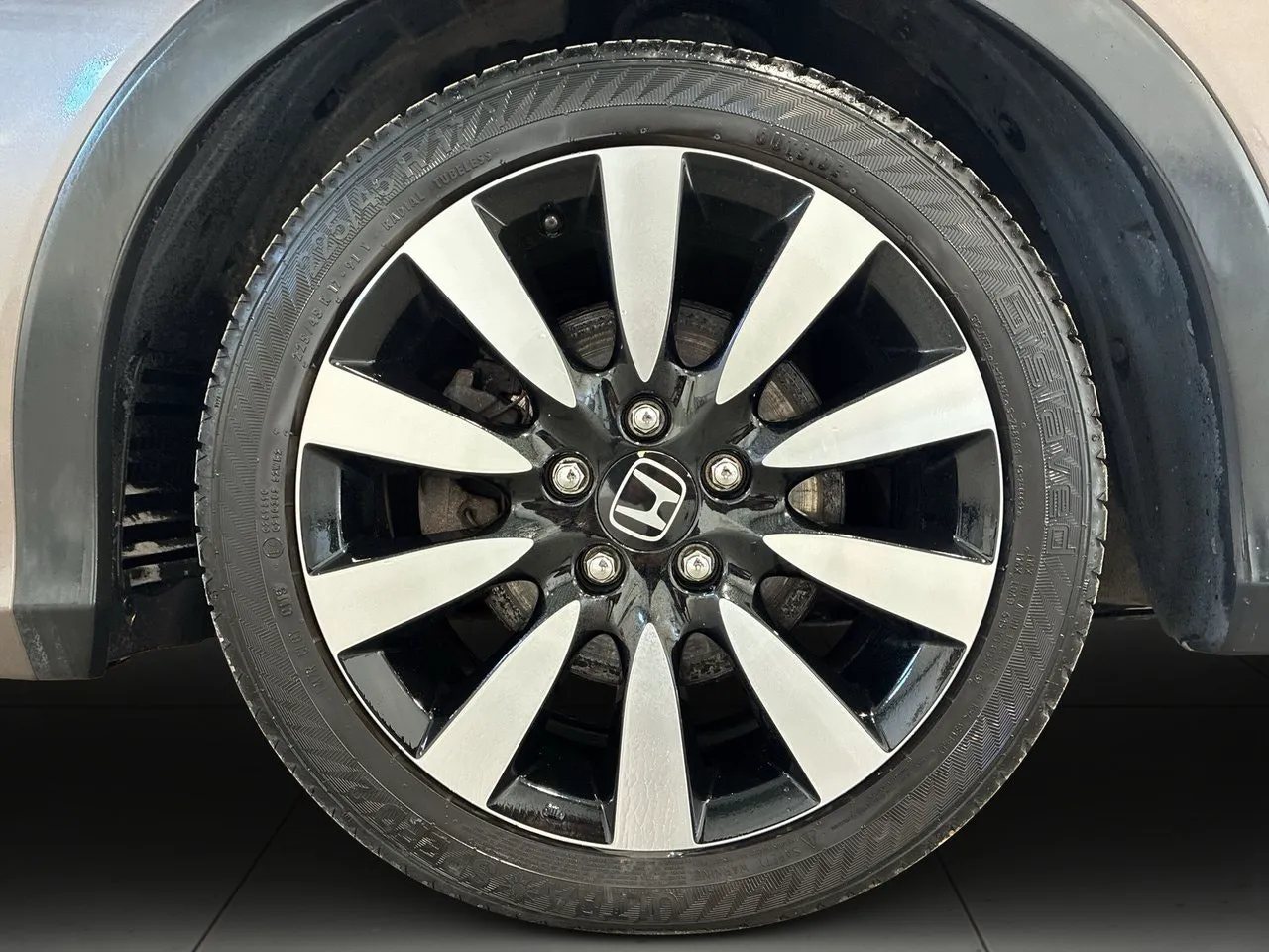 Vehicle image 13