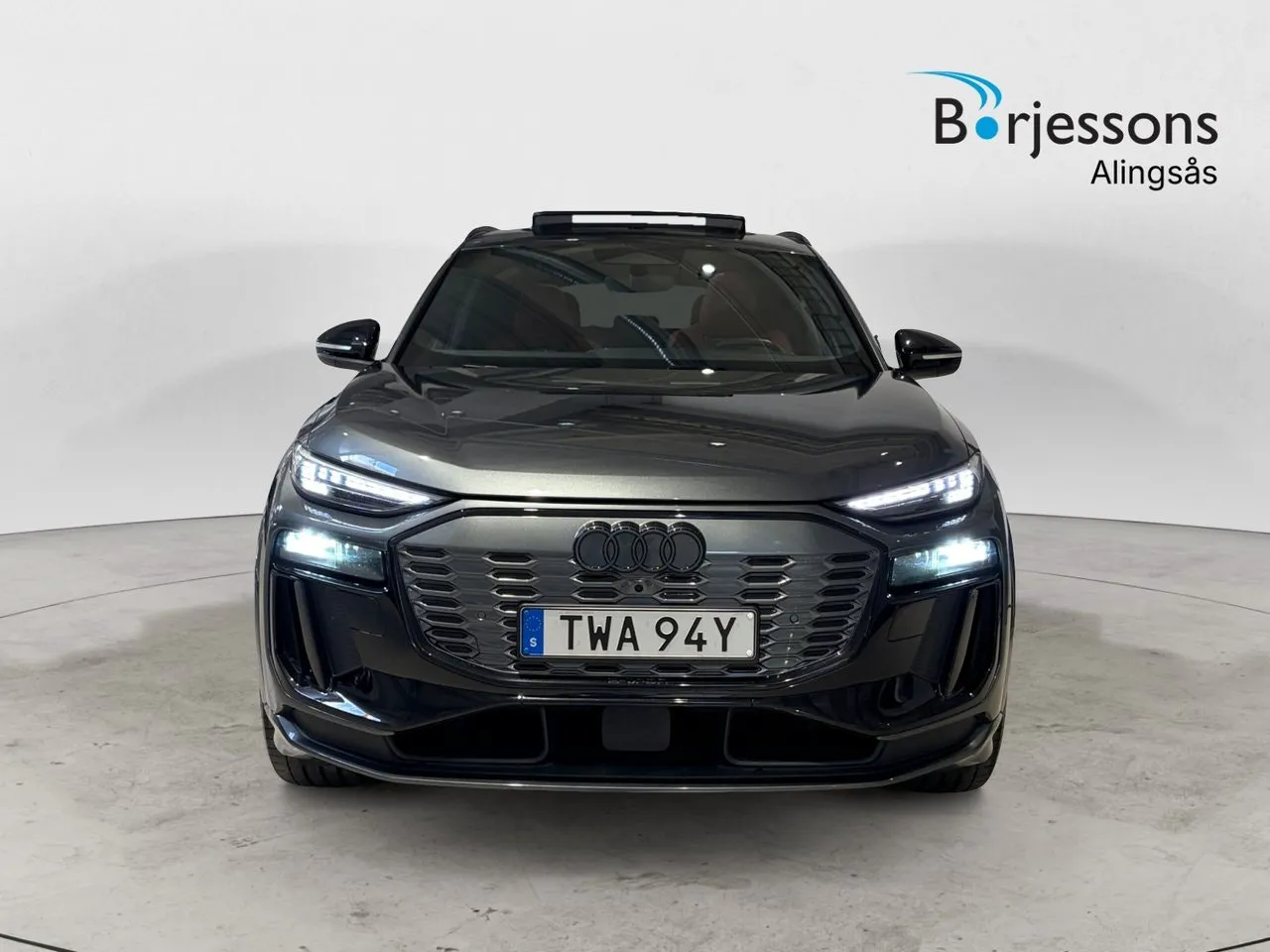 Vehicle image 3