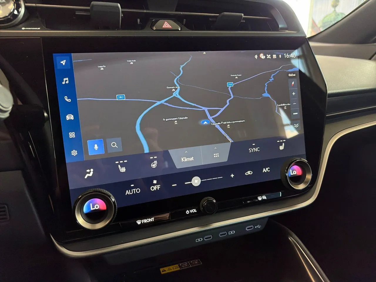 Vehicle image 18