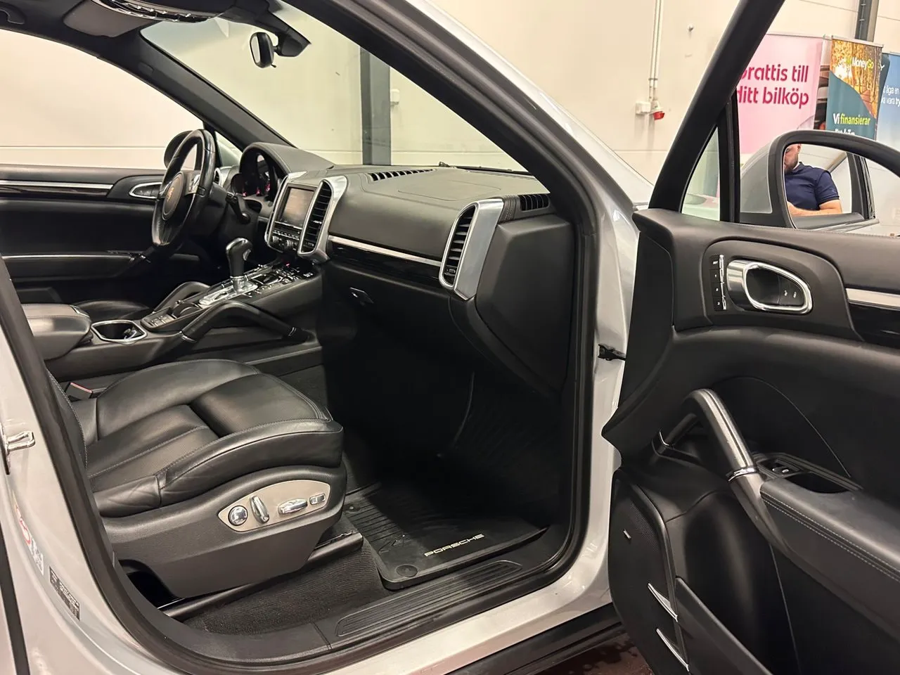 Vehicle image 11