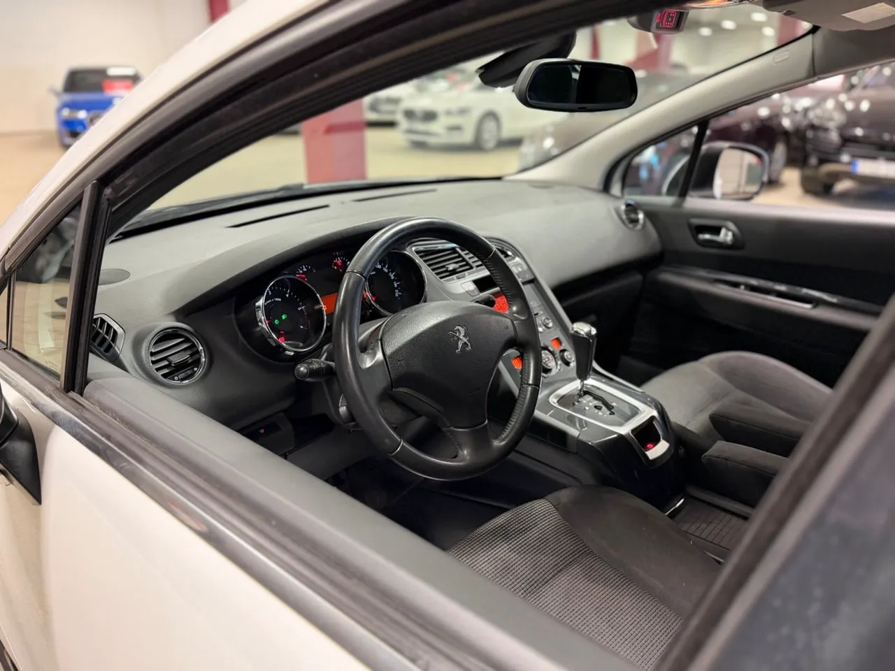 Vehicle image 15