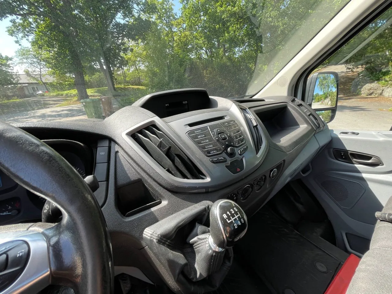 Vehicle image 13