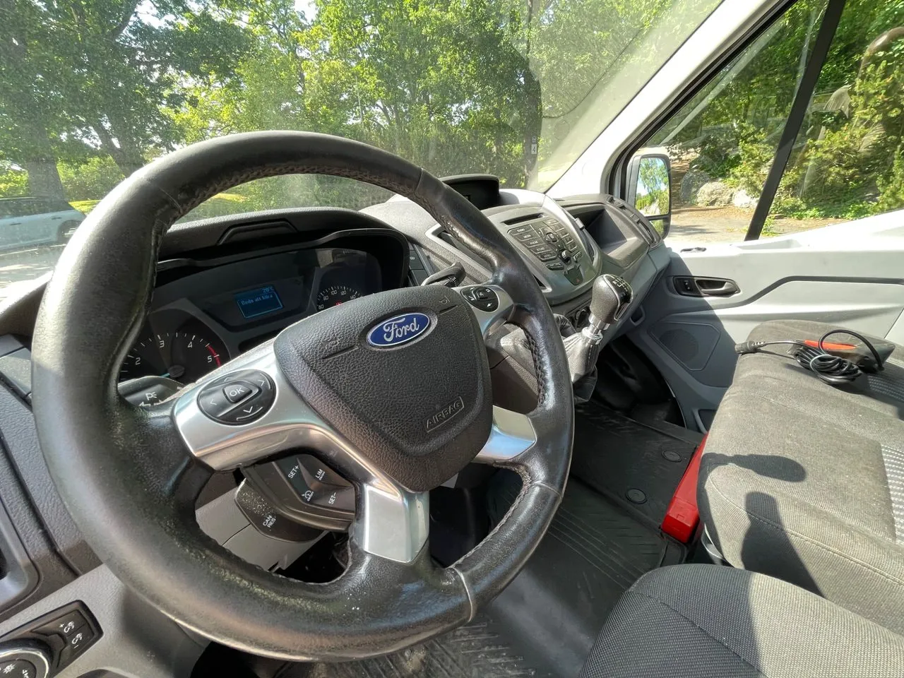 Vehicle image 12