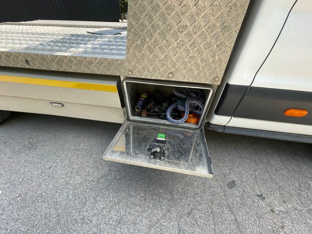 Vehicle image 6