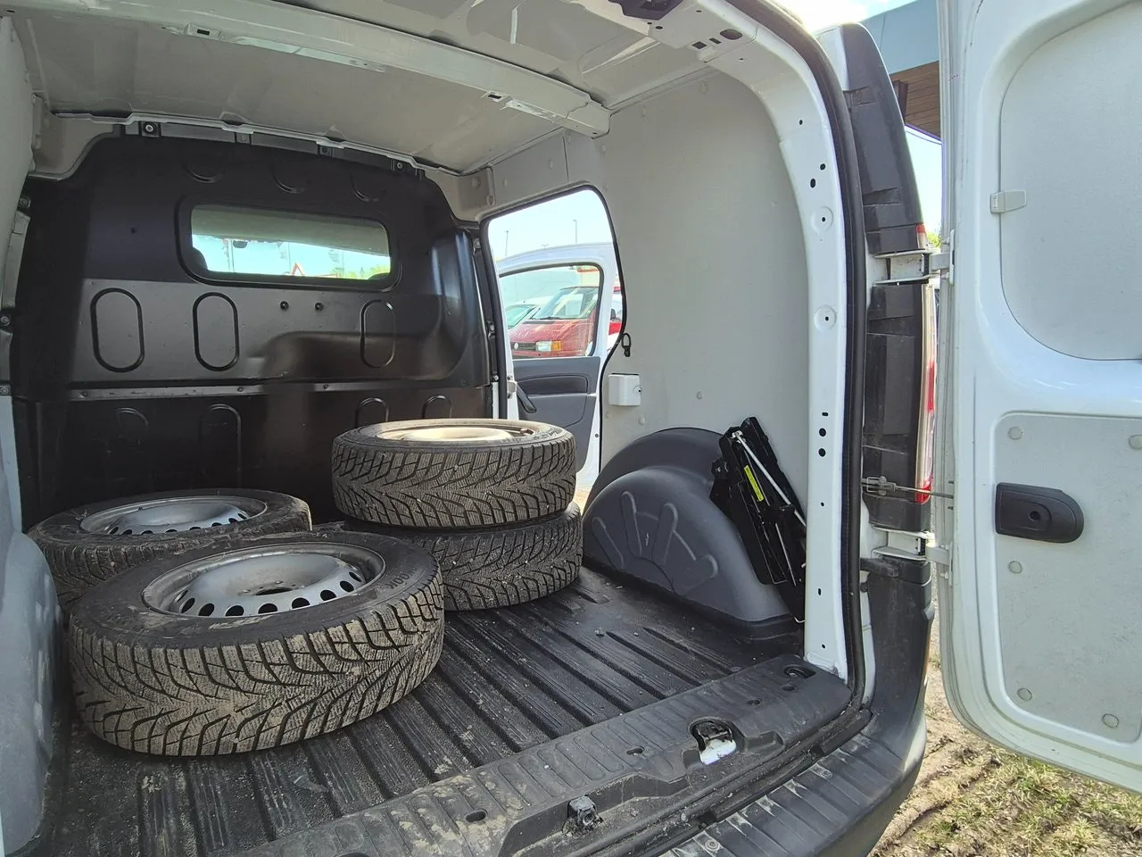 Vehicle image 13