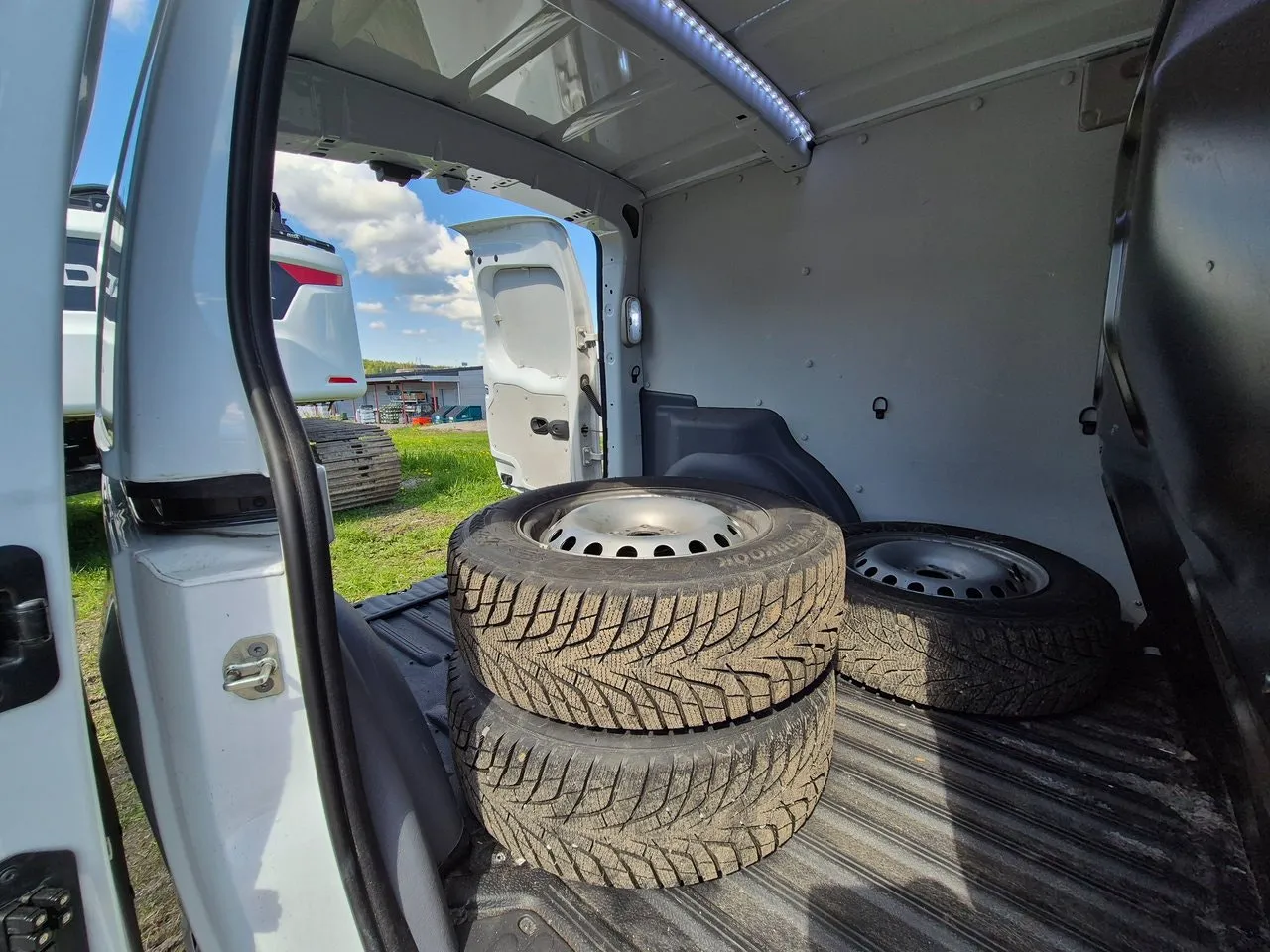 Vehicle image 11