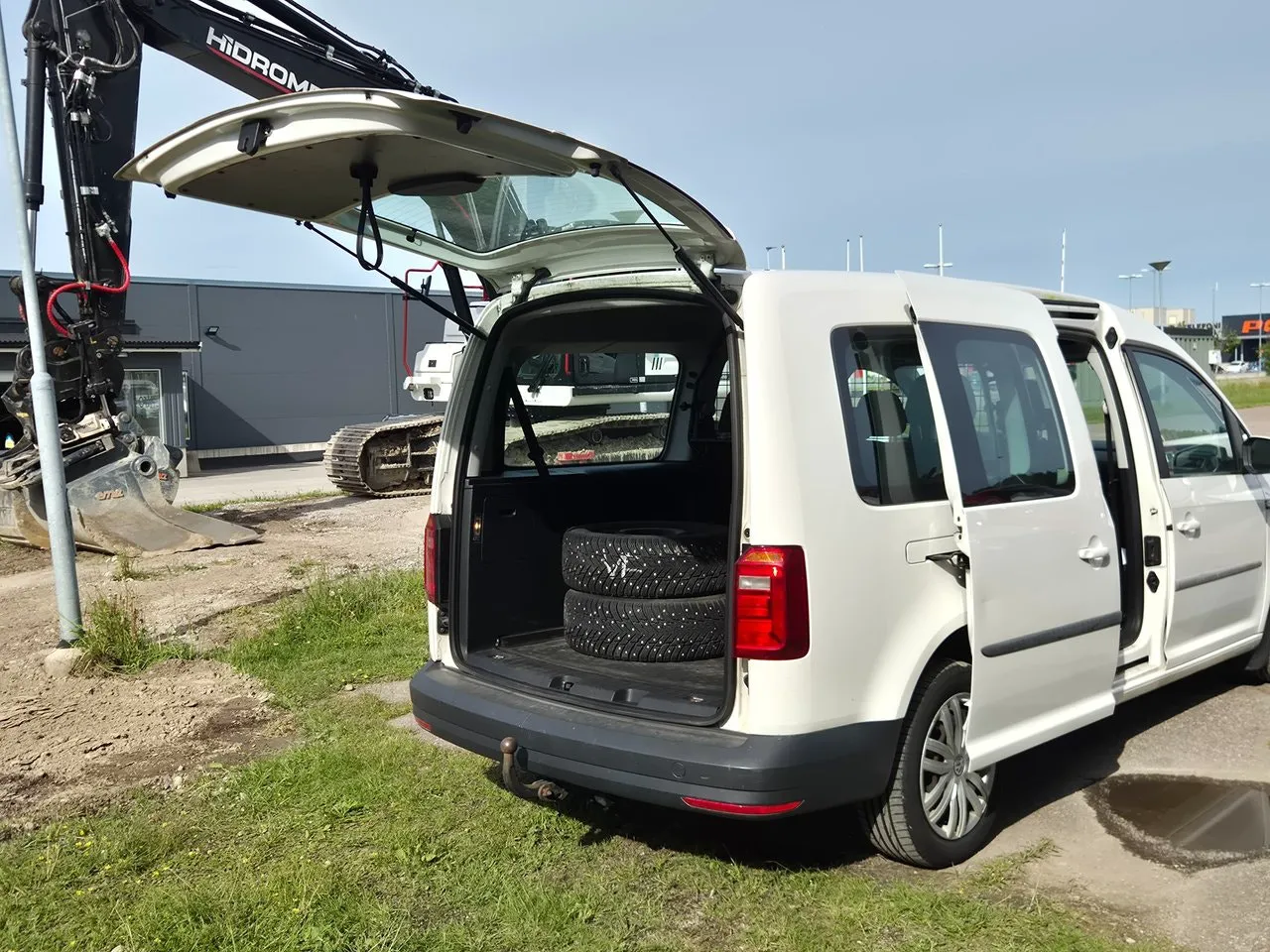 Vehicle image 14