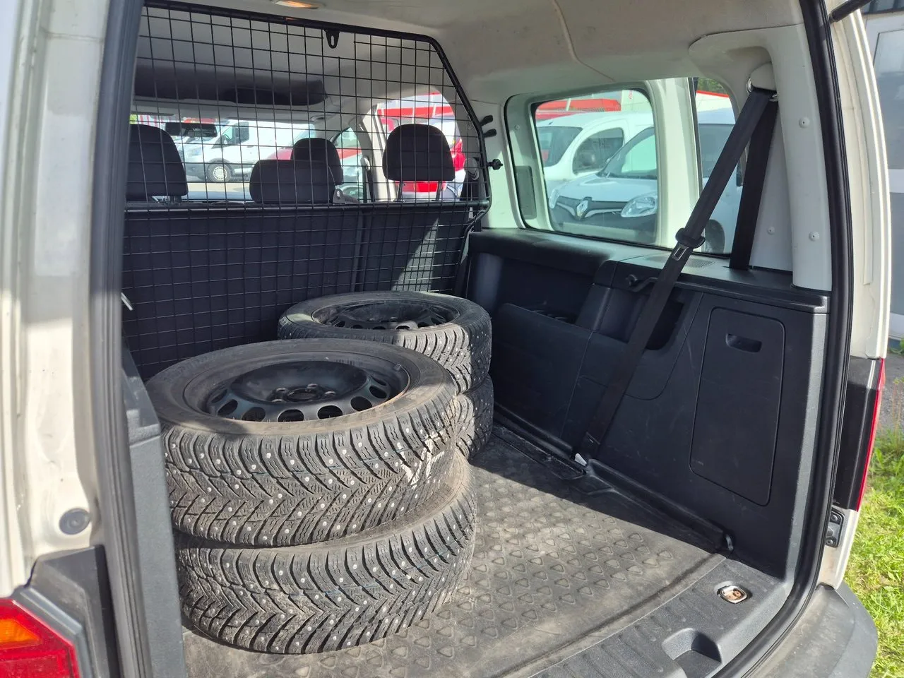 Vehicle image 13