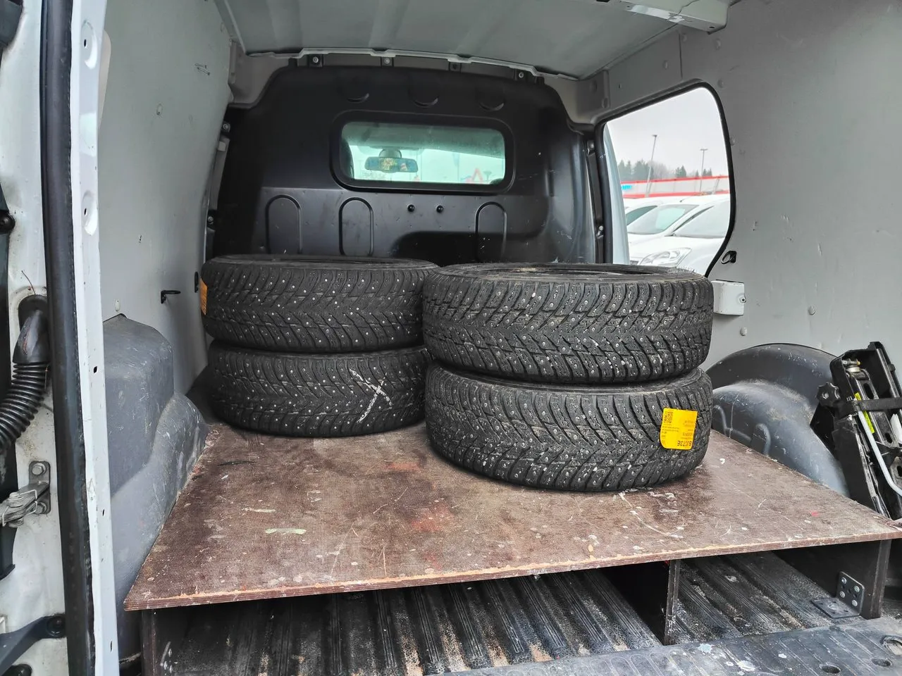 Vehicle image 11