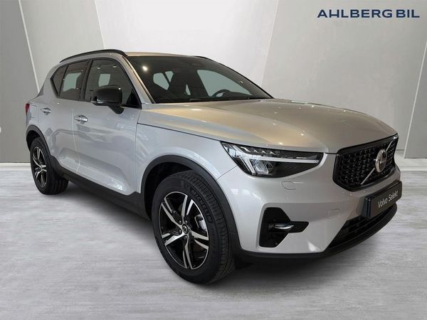 Volvo XC40 B3 FWD Bensin Plus Dark, Klimatpaket, Förarstö... - 2025