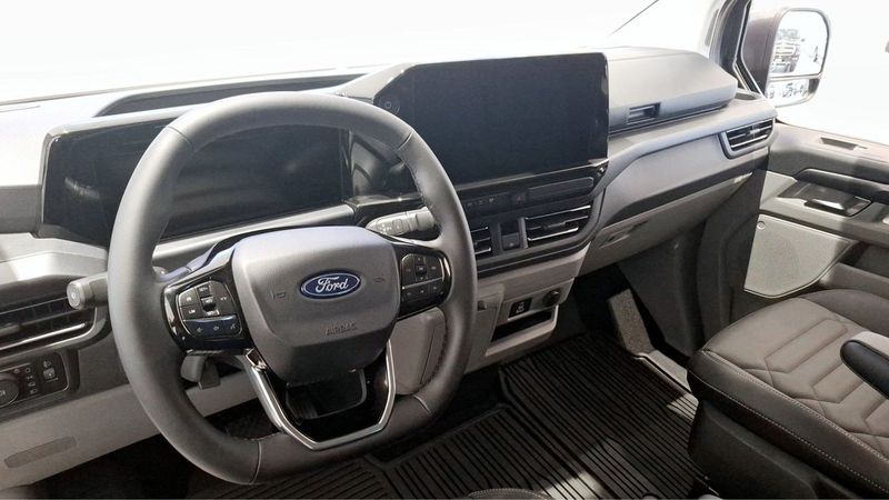 Ford Tourneo Custom bild 4