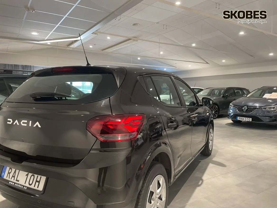 Vehicle image 5