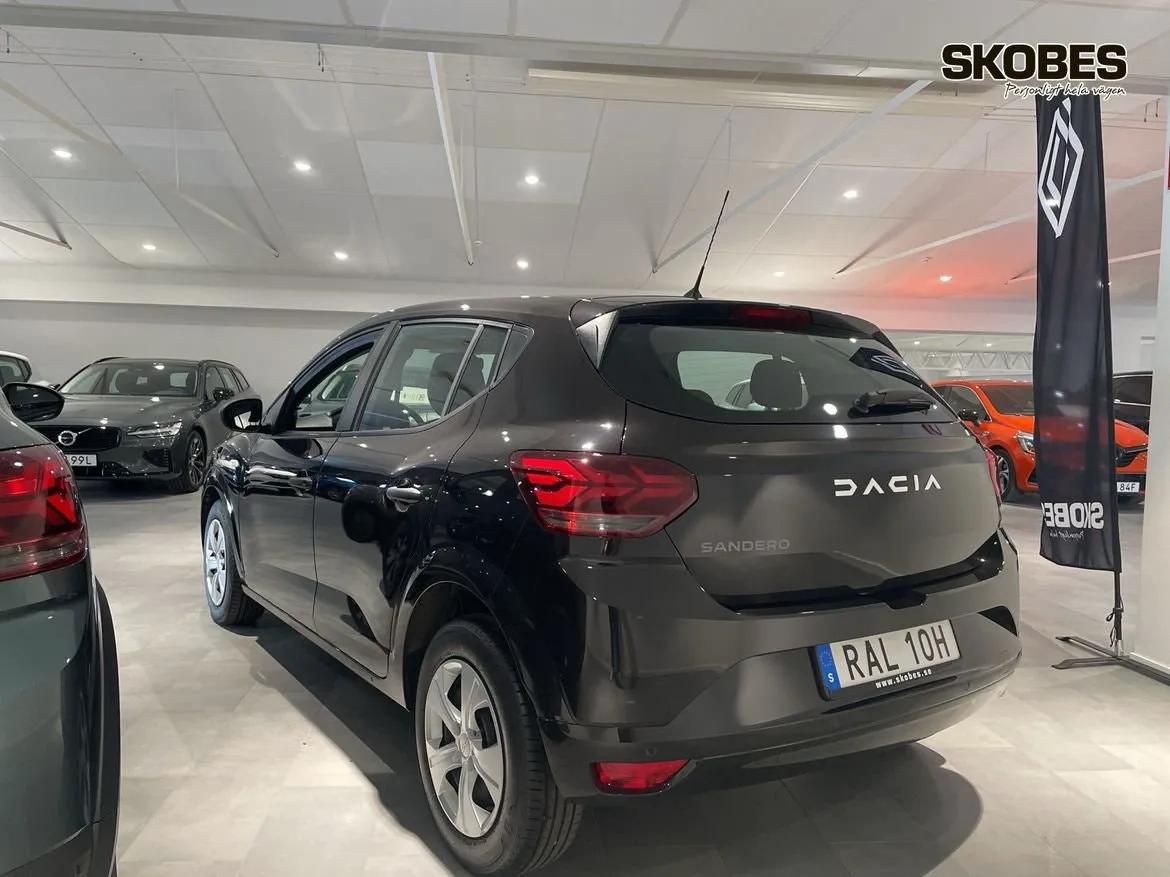 Vehicle image 3