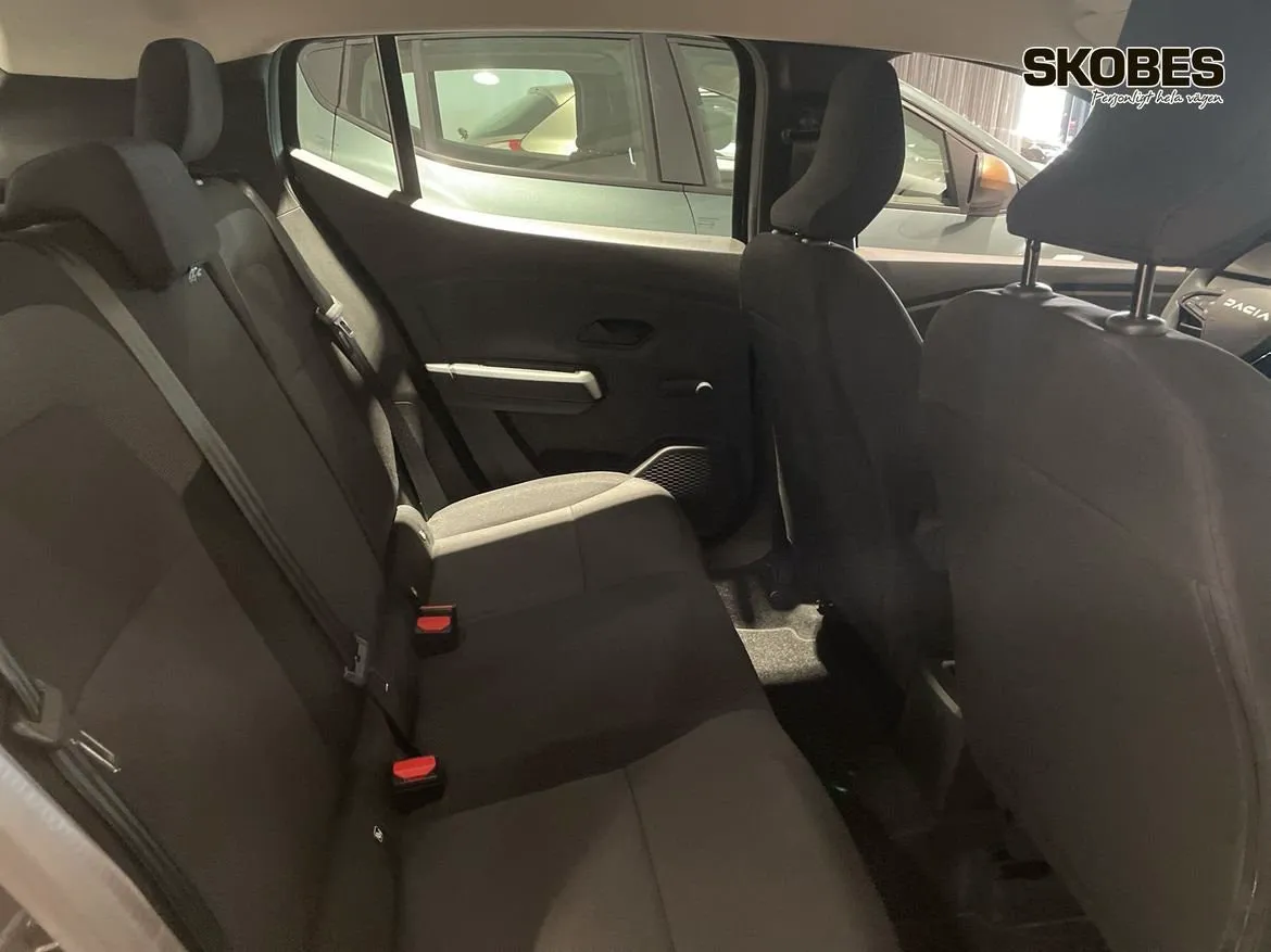 Vehicle image 8