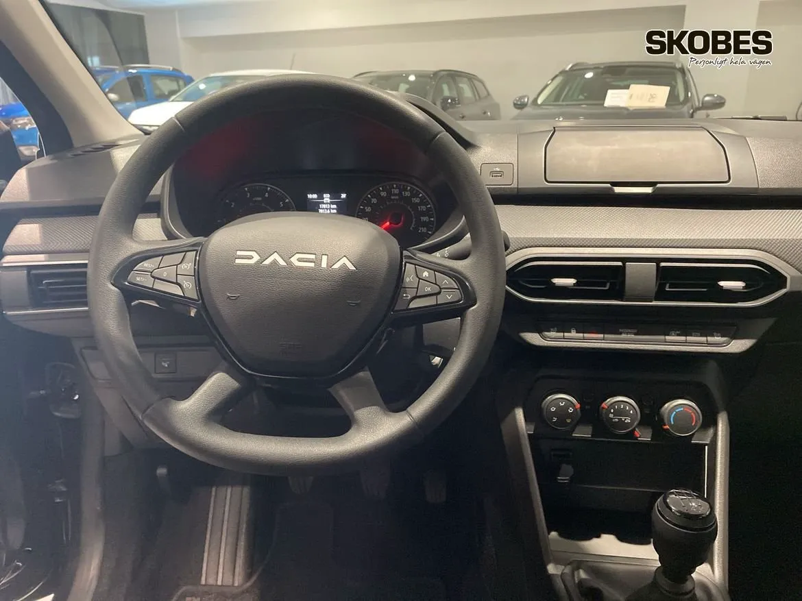 Vehicle image 10