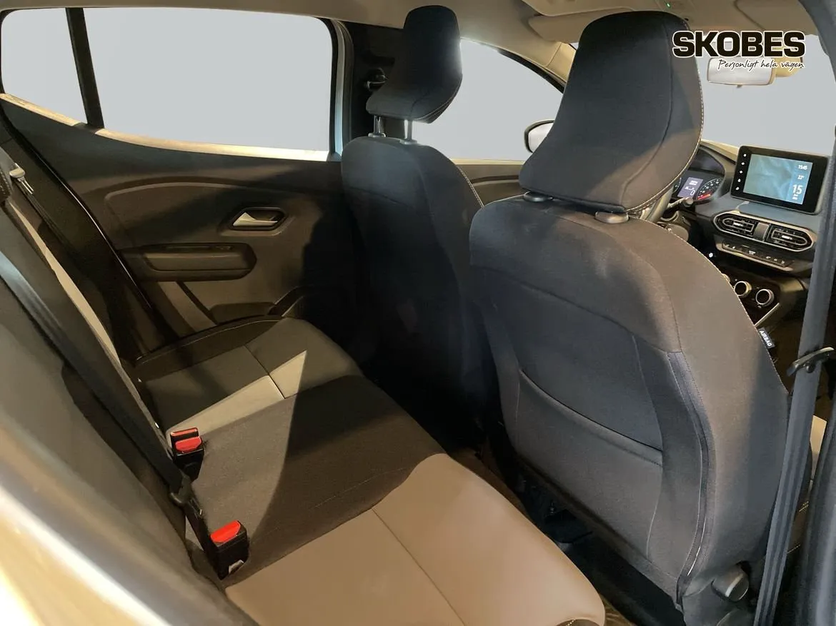 Vehicle image 9