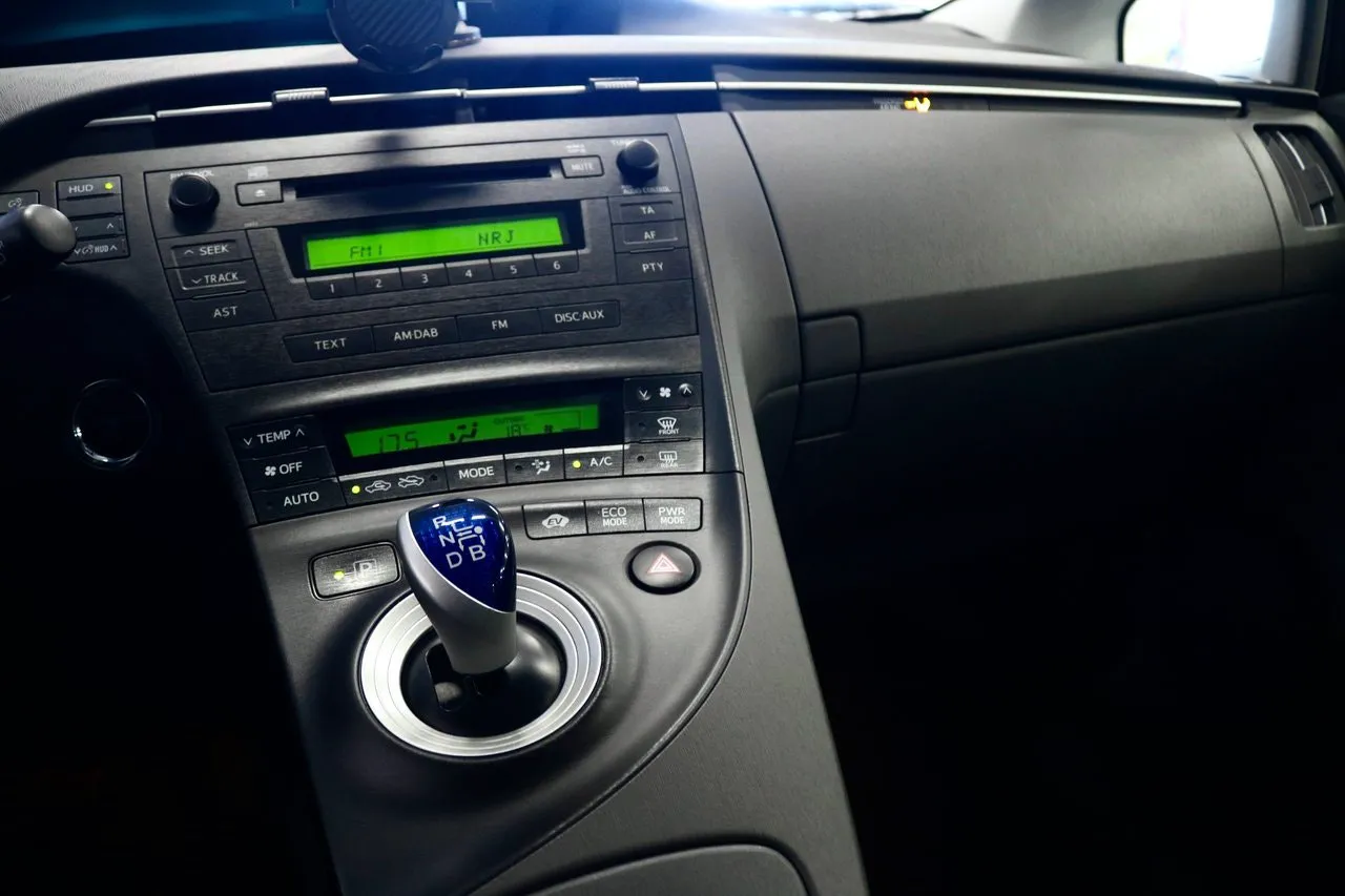 Vehicle image 14