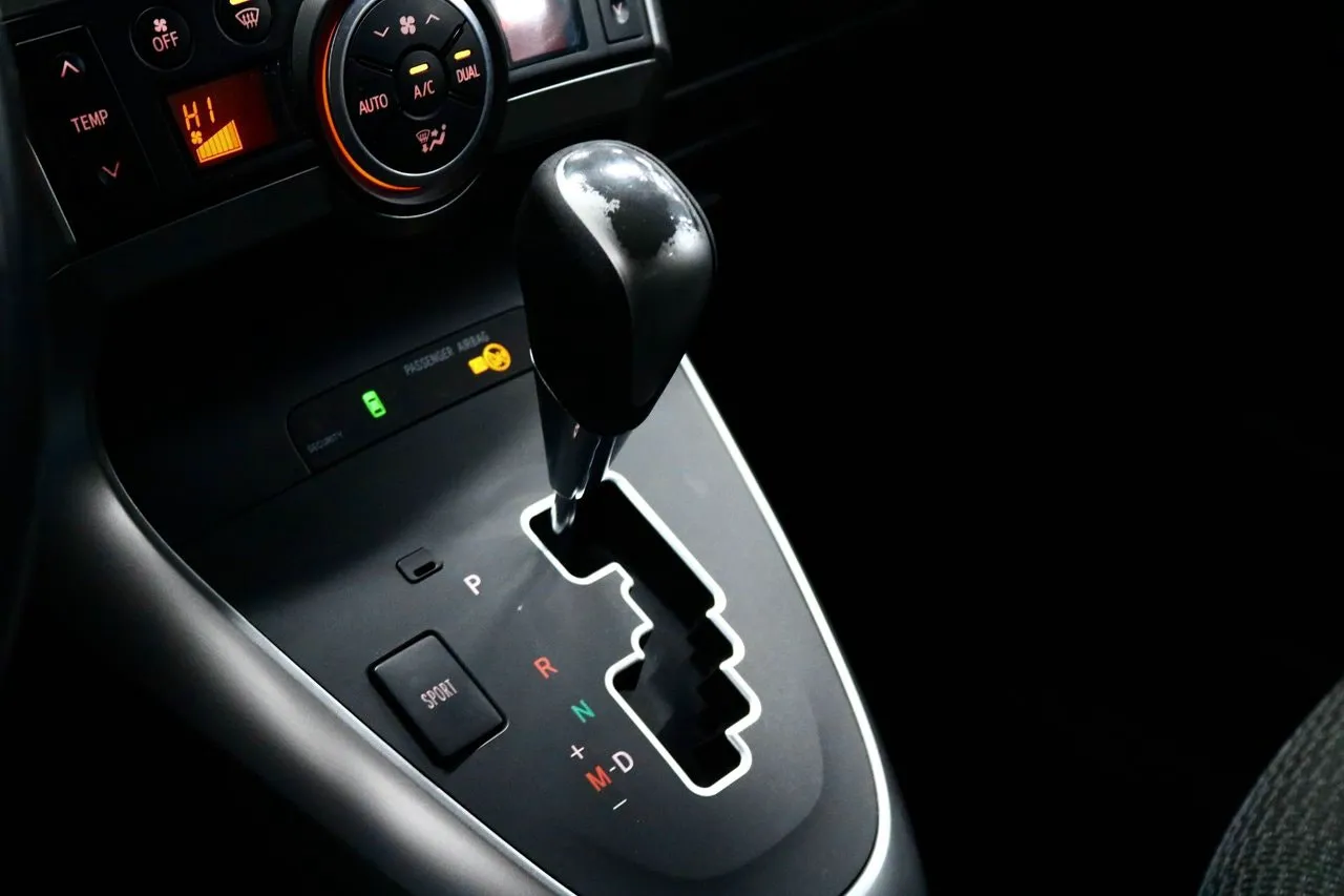 Vehicle image 21