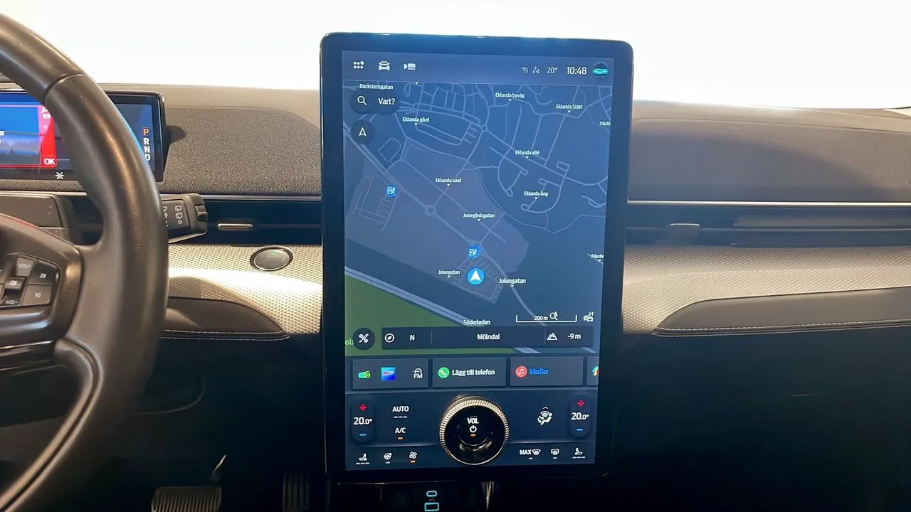 Vehicle image 16