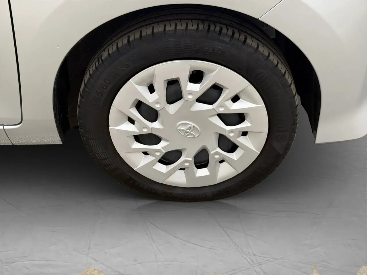 Vehicle image 23