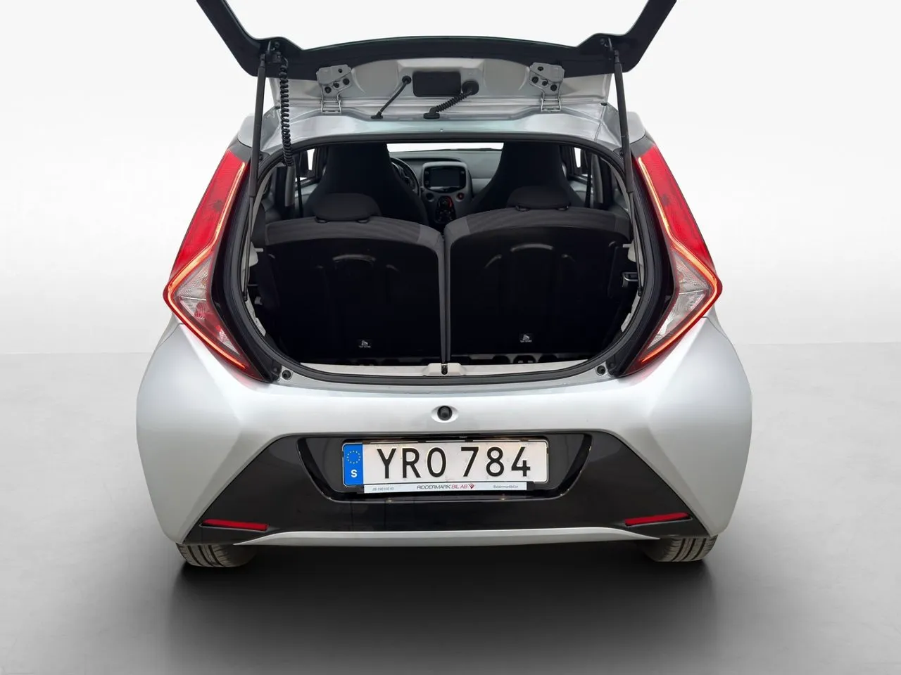 Vehicle image 19