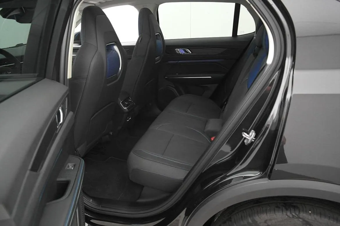 Vehicle image 21