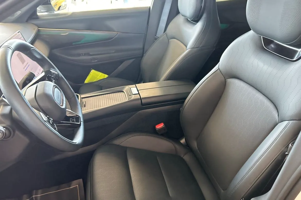 Vehicle image 21