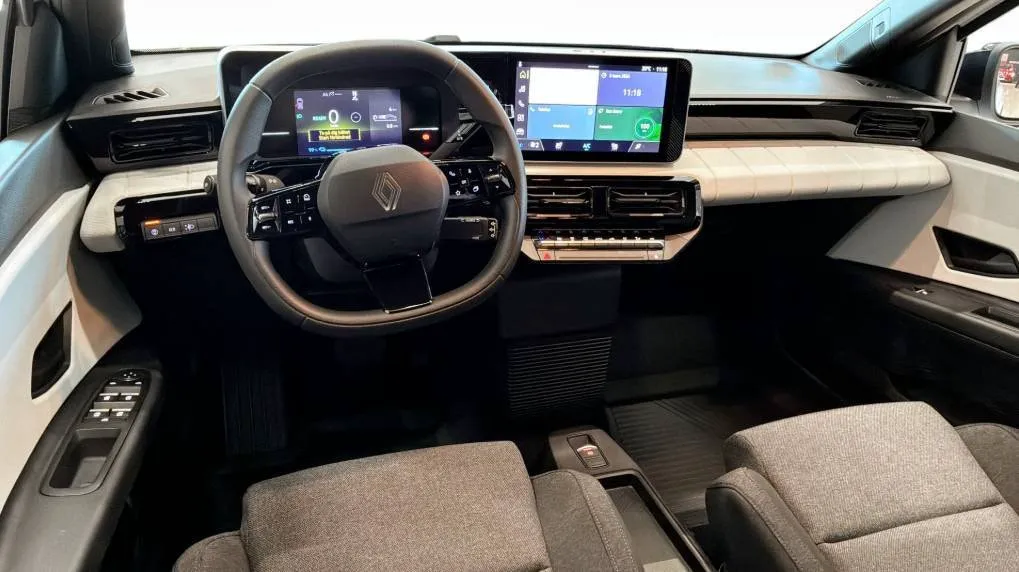 Vehicle image 16