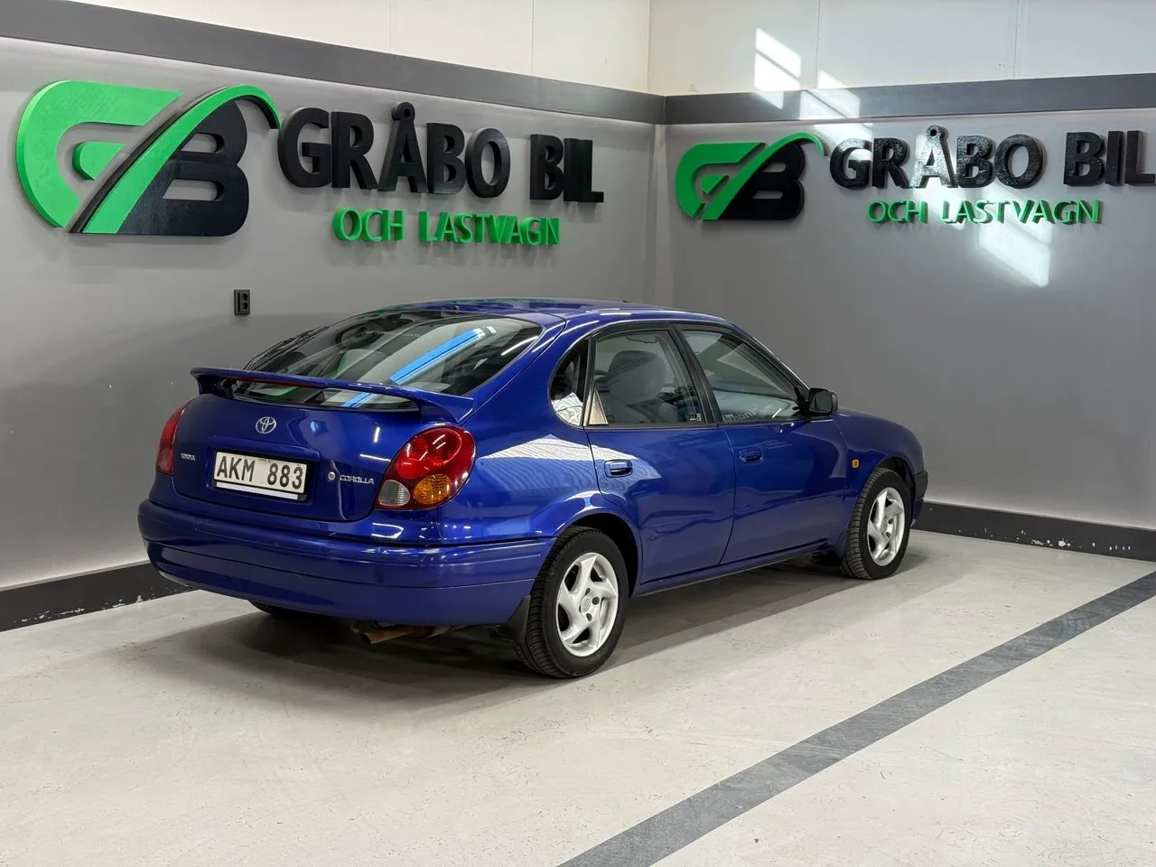 Vehicle image 4