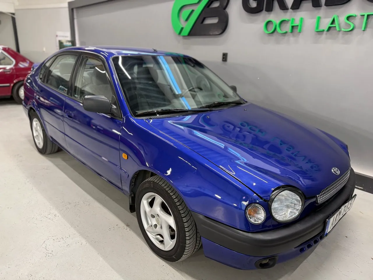 Vehicle image 6