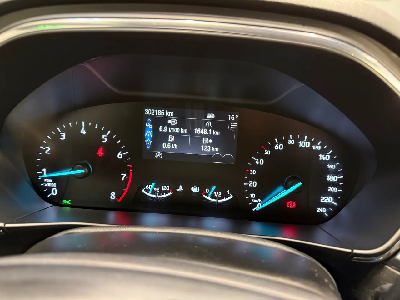 Vehicle image 15