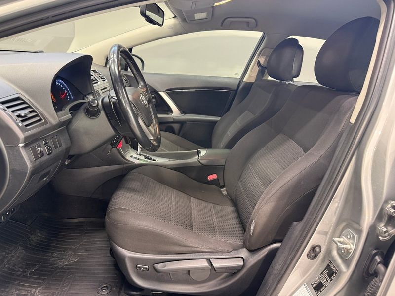 Toyota Avensis bild 9