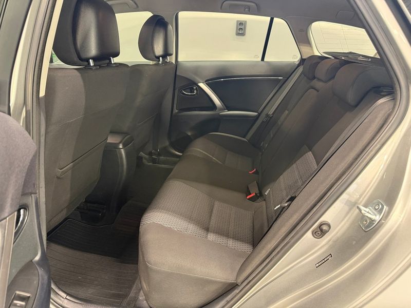 Toyota Avensis bild 11