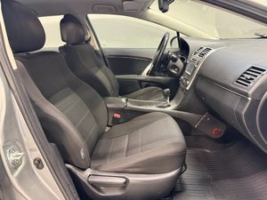 Toyota Avensis bild 10