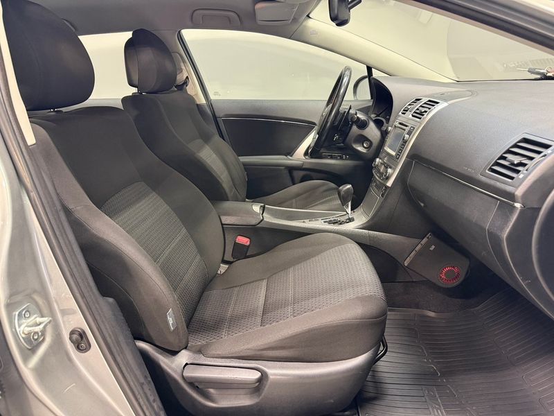 Toyota Avensis bild 10