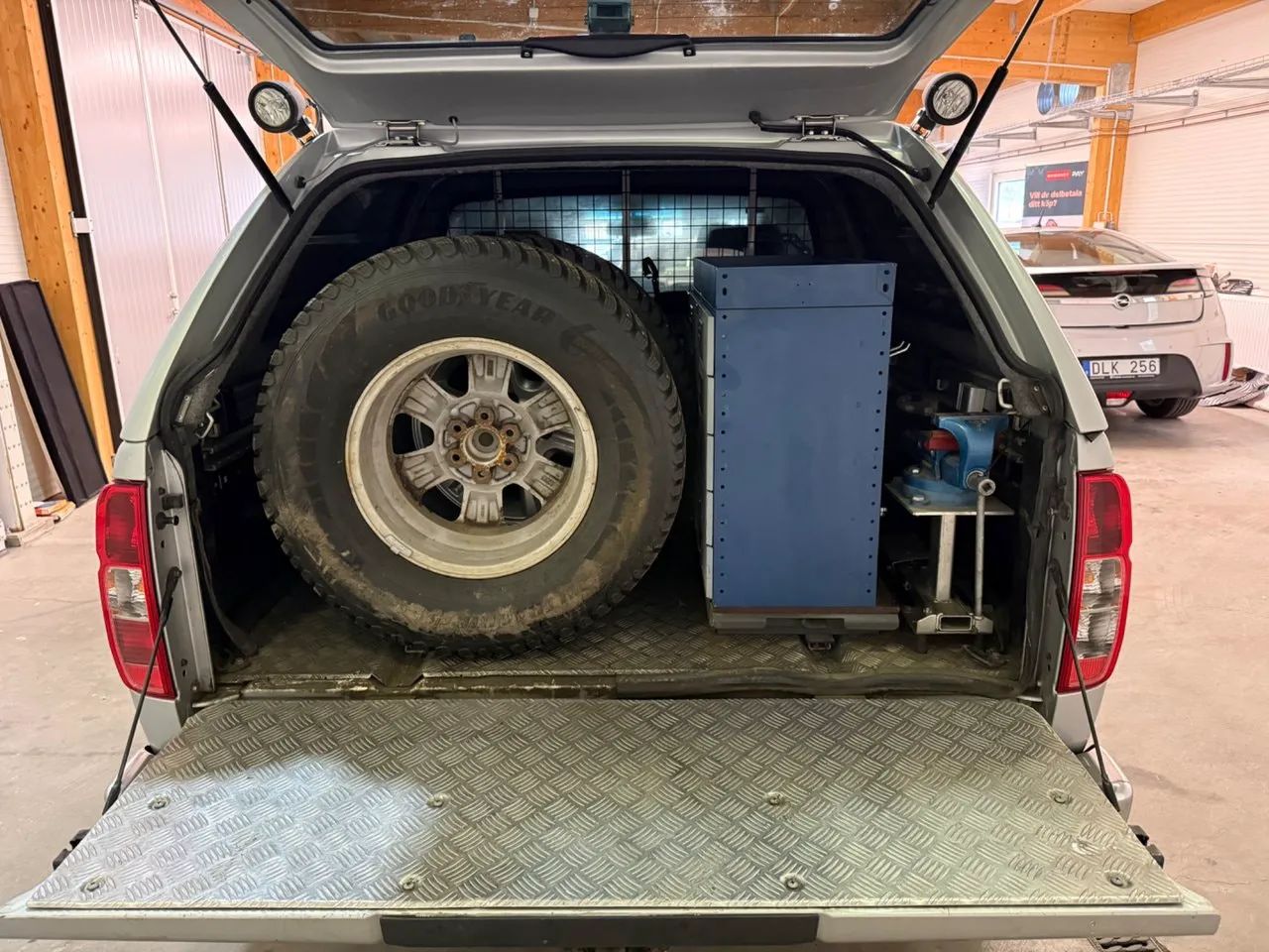 Vehicle image 17