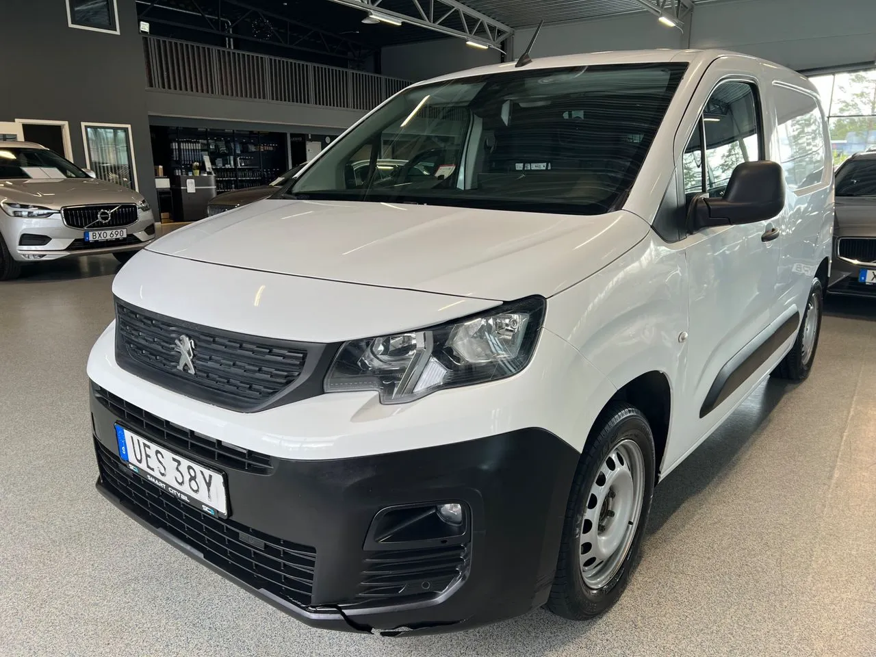 Vehicle image 8