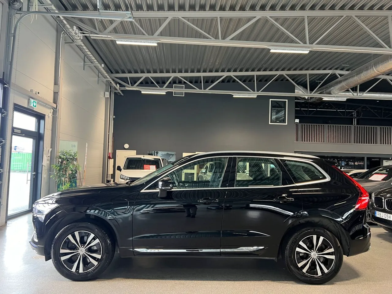 Vehicle image 6